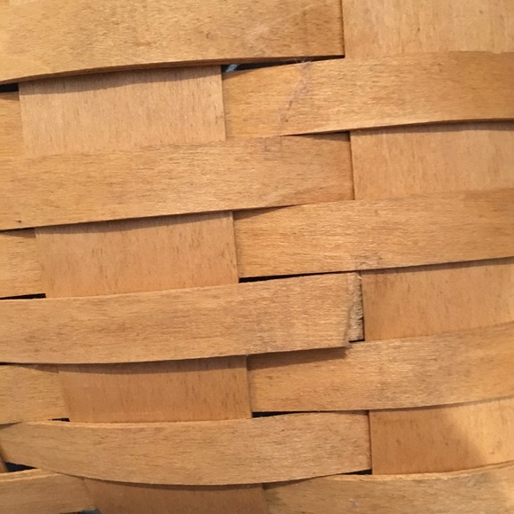 Longaberger Larger Picnic Basket #10324 / 2007 - Picture 16 of 16